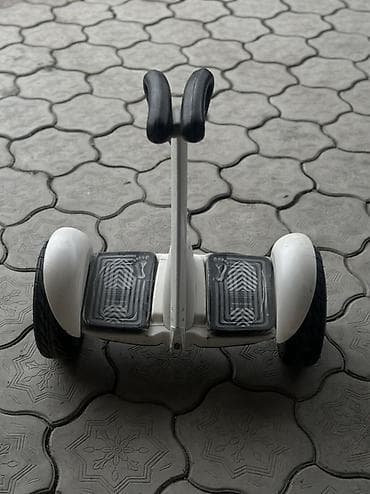 авто элек: Гироскутер с коленоупором (мини-сигвей), белый цвет. Покупали дочери — 1