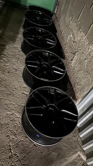 чехол 13: Диски R 20 AMG, Комплект, отверстий - 5, Б/у — 4