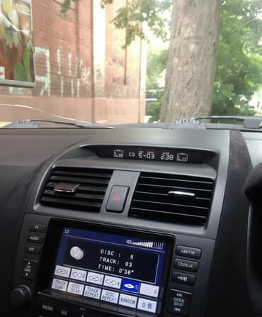 Штатная мультимедийная система для автомобиля (двухдиновая), с верхним