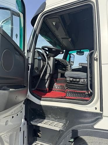 matiz 2010: Тягач, Volvo, 2011 г., Тентованный — 5