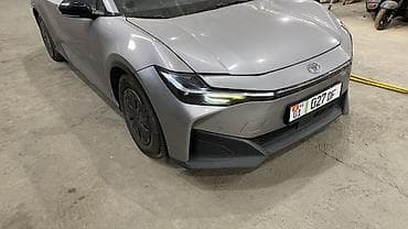 илизон машына: Toyota bZ3: 2023 г., Электромобиль, Седан — 4