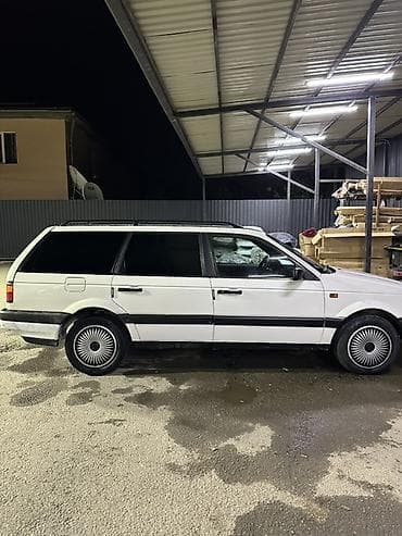 Унаа сатуу: Volkswagen Passat Variant: 1993 г., 1.8 л, Кол менен иштөөчү, Бензин, Универсал — 2