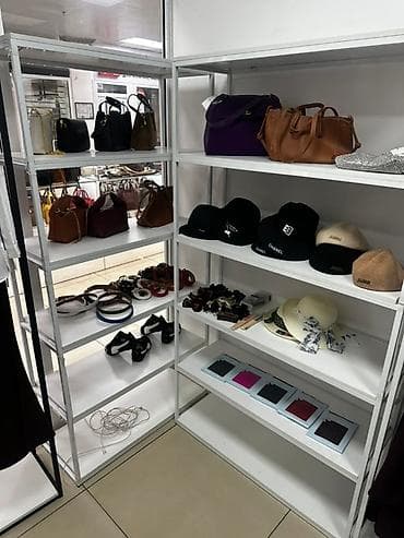 Витрины: Универсальный торговый стеллаж белого цвета с открытыми полками — 2