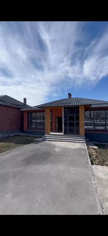 комна: Продаётся просторный дом в селе Беш-Кунгей Площадь дома: 226 м² (с — 1