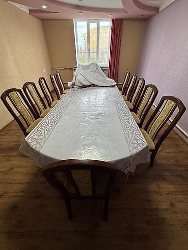 Стол и стул для зала, Б/у, цвет - Коричневый