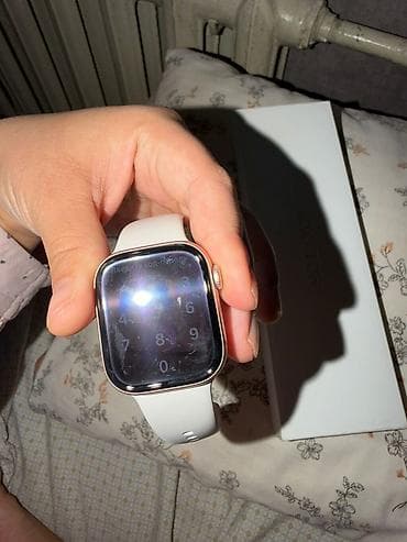 a 10 s: Apple Watch Series 5 (40 мм), алюминий, цвет Gold с белым спортивным — 3