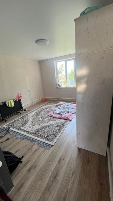 сниму дом недорого: Сдаются комнаты в небольшом закрытом дворе. Студия 27м2 только для 2 — 8