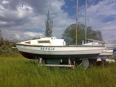 Продаётся яхта из стеклопластика,требующая ремонта. Паруса и мачта