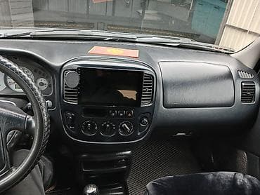 кабина авто: Ford Maverick/ Escape — пятидверный кроссовер, интерьер. Основные — 1