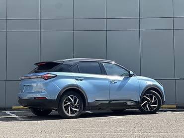 Tesla: Neta u Электрический кроссовер (голубой металлик с чёрной крышей) — 2
