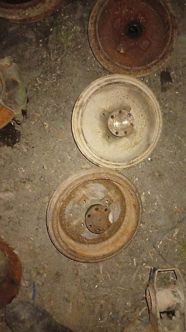 передний мост 82: Балка задней подвески в сборе + комплект тормозных барабанов/ступиц — 4