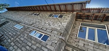 суточный дом каракол: 200м² ичинен 100м² гана жук, буюмдарды сактаганга беребиз. Толук — 4