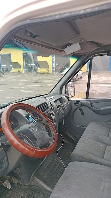 спринтер коротыш: Легкий грузовик, Mercedes-Benz — 4