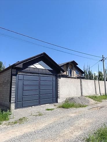 Үйлөрдү сатуу: Просторный кирпичный дом с огороженной территорией и хозпостройками — 1