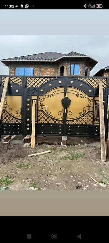 Распашные ворота: Кованые ворота и секции забора с декоративными вставками - Материал — 1