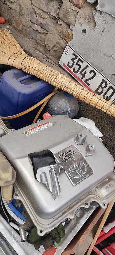 гибрид батареи: Инвертор (силовой модуль) гибридной системы Toyota Hybrid в рабочем — 2