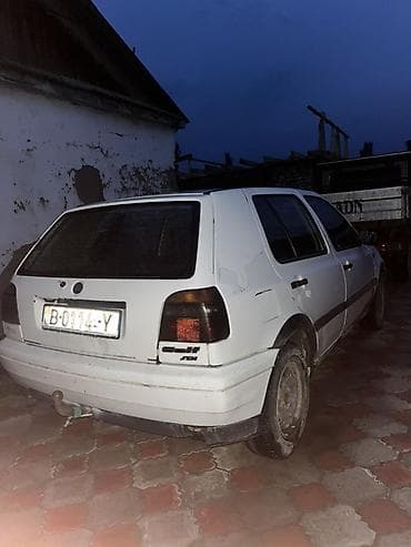 Унаа: Volkswagen Golf: 1996 г., 1.8 л, Кол менен иштөөчү, Бензин, Хетчбек — 4
