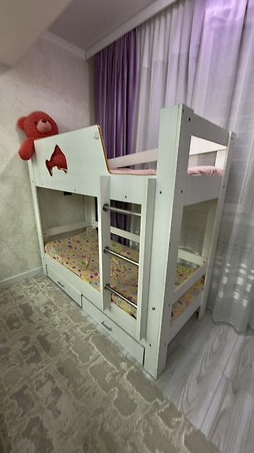 десткие кровати: Двухъярусная детская кровать из массива, белый цвет. - Компактная — 2