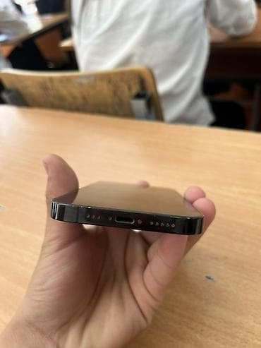 macbook max: IPhone 14 Pro, Б/у, 256 ГБ, Черный, Чехол, 76 % — 8