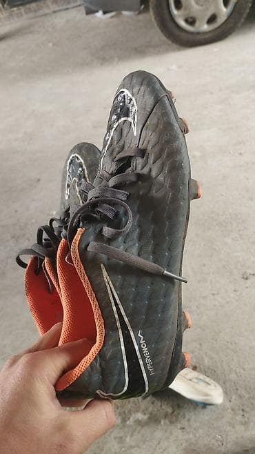 верхняя одежда женская: Футбольные бутсы (несколько пар) - Пара 1: ярко‑салатовые бутсы — 2