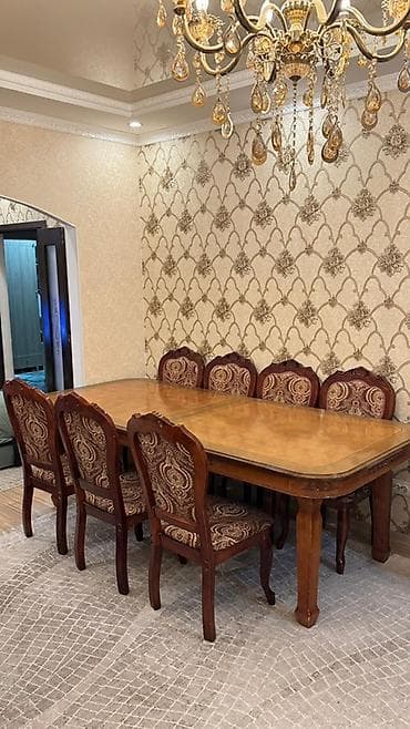 Стол и стул для зала, Б/у, цвет - Коричневый