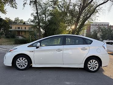 45: Toyota Prius: 2014 г., Гибрид, Лифтбек — 4