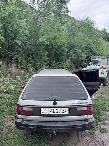 Volkswagen Passat Variant: 1988 г., 1.8 л, Механика, Бензин, Универсал — 2
