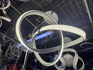 Современная светодиодная потолочная люстра с фигурными кольцами -