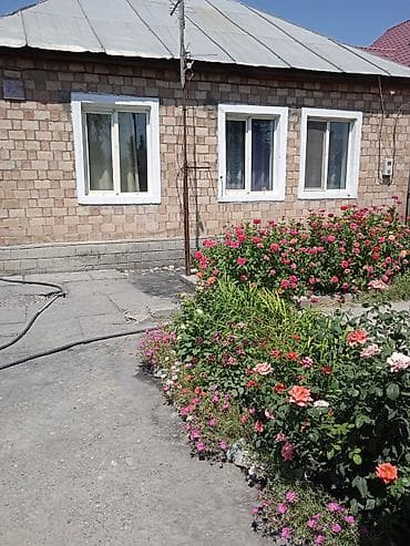 мин булак: Дом с благоустроенным двором и садом цветов. Участок 8 соток. - — 1