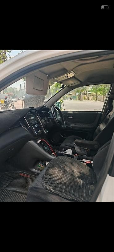 справа: Toyota Kluger: 2002 г., Автомат, Газ, Кроссовер — 6