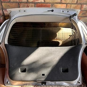 corolla e120: Крышка багажника Toyota Corolla Spacio (надпись Spacio на панели) — 2