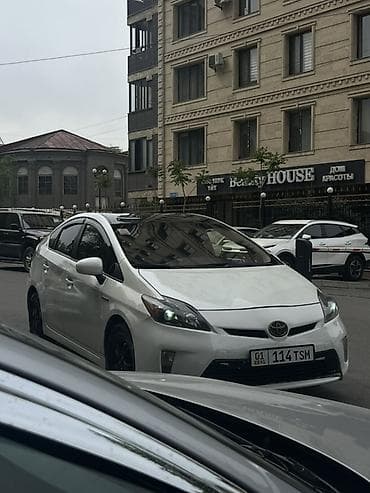 Унаа сатуу: Toyota Prius: 2015 г., 1.8 л, Автомат, Гибрид, Хетчбек — 2