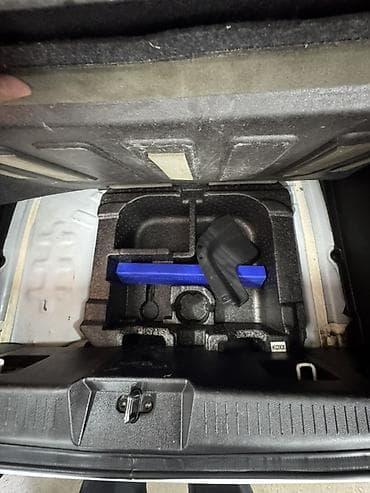 аварийный знак: Chevrolet Spark: 2021 г., 1 л, Автомат, Бензин, Хэтчбэк — 6