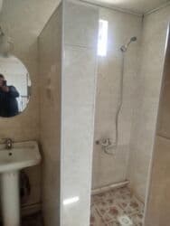 сдаю дом старый толчок: Үйдүн жарымы, 70 кв. м, 3 бөлмө, Риелтор, Эски ремонт — 4