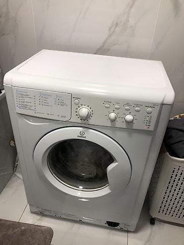 фирма indesit: Продаю Стиральная машина Indesit (фронтальная загрузка) - Серия — 2