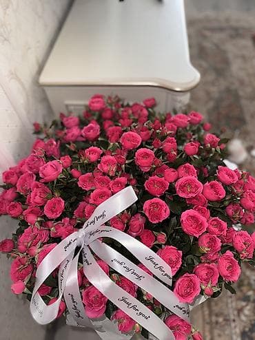 krisha kg: Пышная композиция из кустовых роз в шляпной коробке - Сорт: кустовые — 2