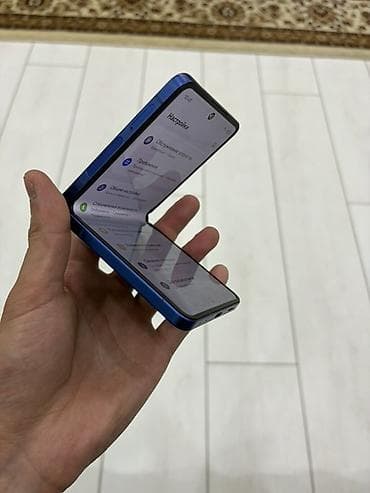 samsund: Samsung Galaxy Z Flip7, Новый, 256 ГБ, цвет - Синий — 2
