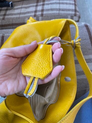 сумка ручной работы из натуральной кожи: Продаю 💯 % кожаную сумку Брали за 10000сом Продаю за 1500 сом Б/У — 5