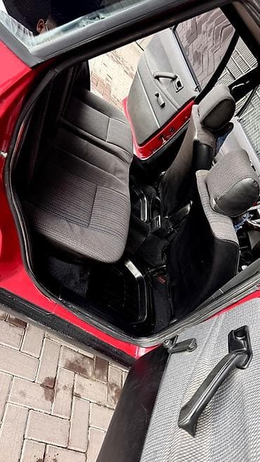 будка авто: Volkswagen Passat: 1991 г., 1.8 л, Ручные, Бензин, Лифтбек — 7