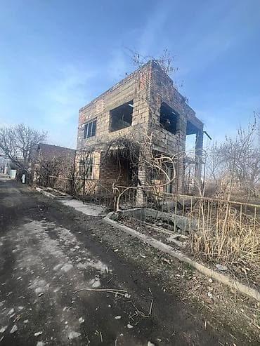 сдаю комнату с подсилением: Продаётся двухэтажный кирпичный дом под полную реконструкцию — 1