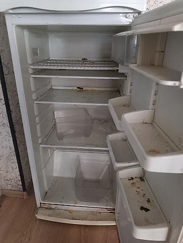 Холодильник двухкамерный, белый, с верхней морозильной камерой