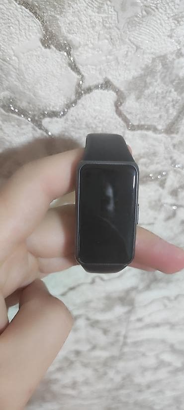 Смарт-часы Huawei band 6 фитнес-браслет с прямоугольным цветным at lalafo.kg Смарт-часы Huawei band 6 фитнес-браслет с прямоугольным цветным