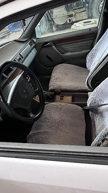 bis vip: Mercedes-Benz 220: 1993 г., 2.2 л, Механика, Бензин, Универсал — 4