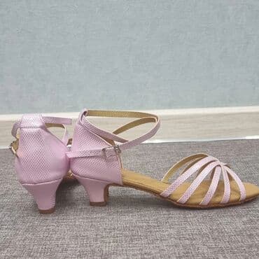 срочно продаю в связи с переездом: Для танцев . Каблук 3,5см.
Размеры: 36; 37; маломерят — 3