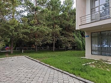 первой: Продается двухэтажный коттедж площадью 197 кв. м. вместе с участком — 3