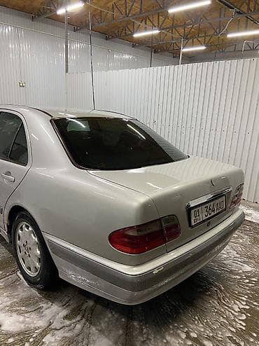 Mercedes-Benz E-Class: 2000 г., 2 л, Механика, Бензин, Седан