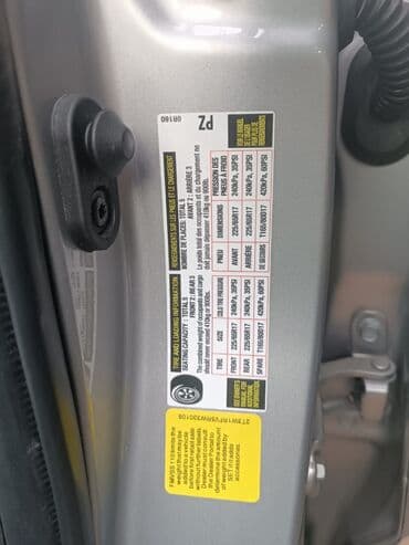 белый byd e5: Toyota RAV4: 2024 г., 2.5 л, Автомат, Бензин, Внедорожник — 7