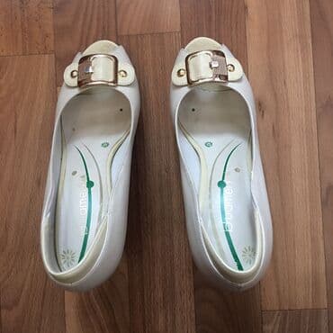 женская обувь больших размеров: Туфли женские Huamei белый 37

На ступню 23,5 см — 2