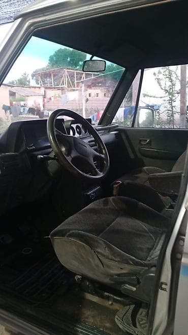 бир: Hyundai Galloper: 1999 г., Кол менен иштөөчү, Дизель, Жол тандабас — 4