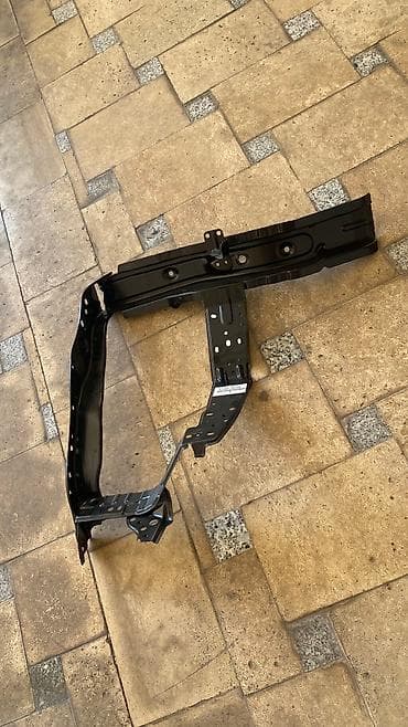 Трубки, патрубки, шланги: Экран правая сторона (крепления радиатора) на Lexus rx 350 2016 — 1